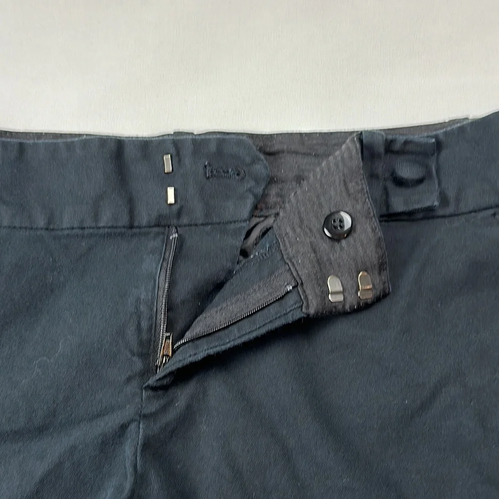 Banana Republic black ryan fit shorts with side pockets. Size 8